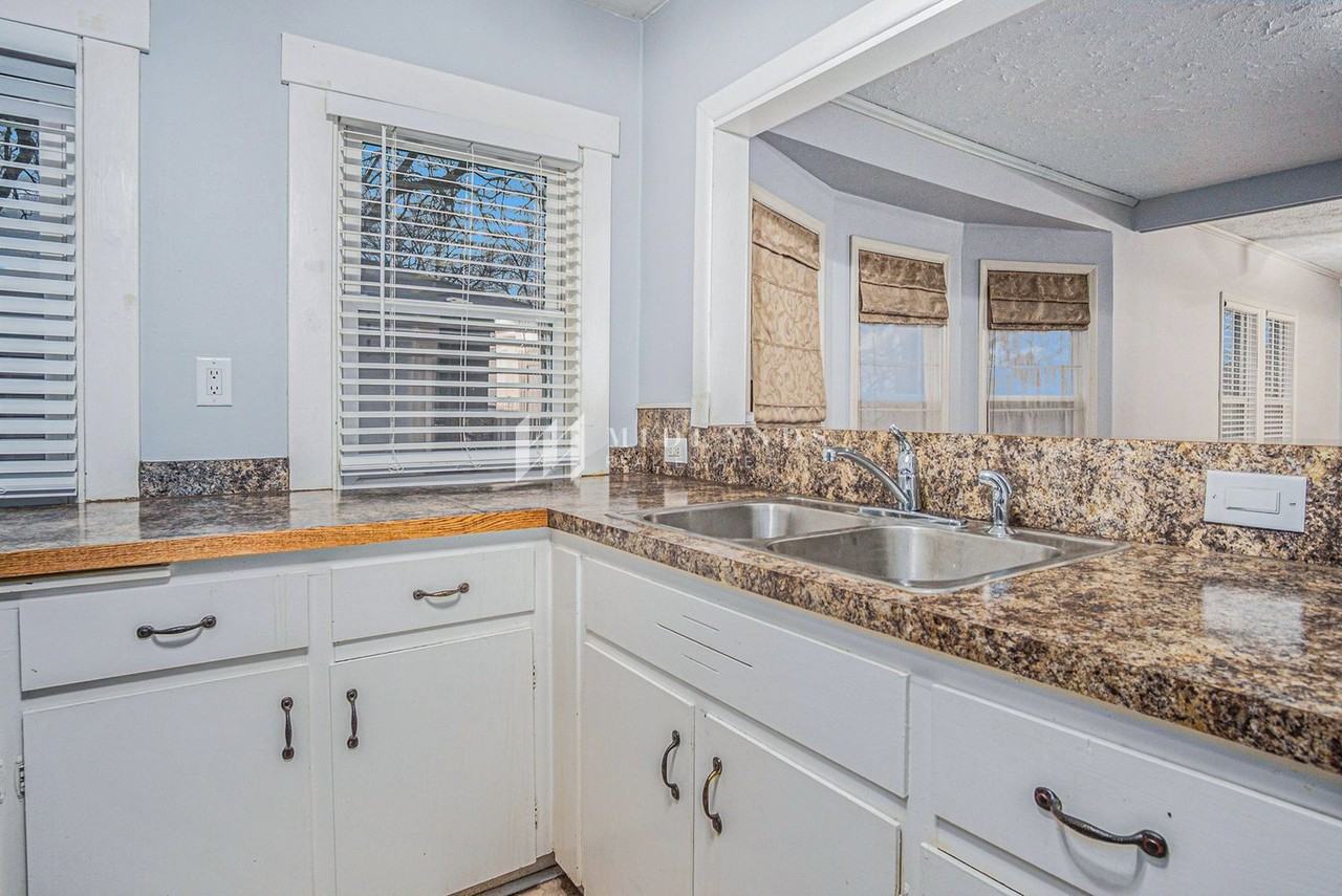 7768 Maywood Street - Photo 7 of 15