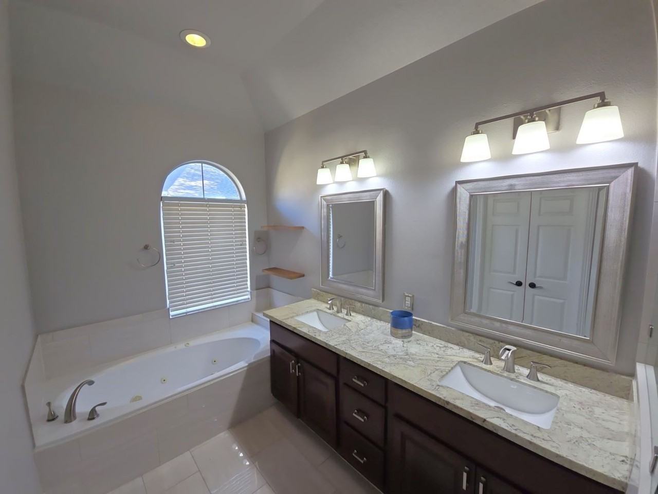 306 Gregg St - Photo 5 of 33