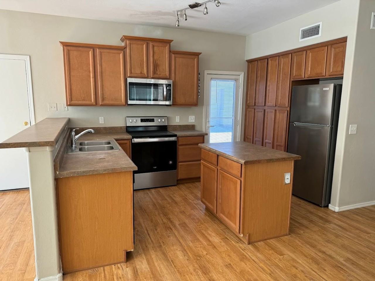 4225 W Irwin Ave - Photo 2 of 23