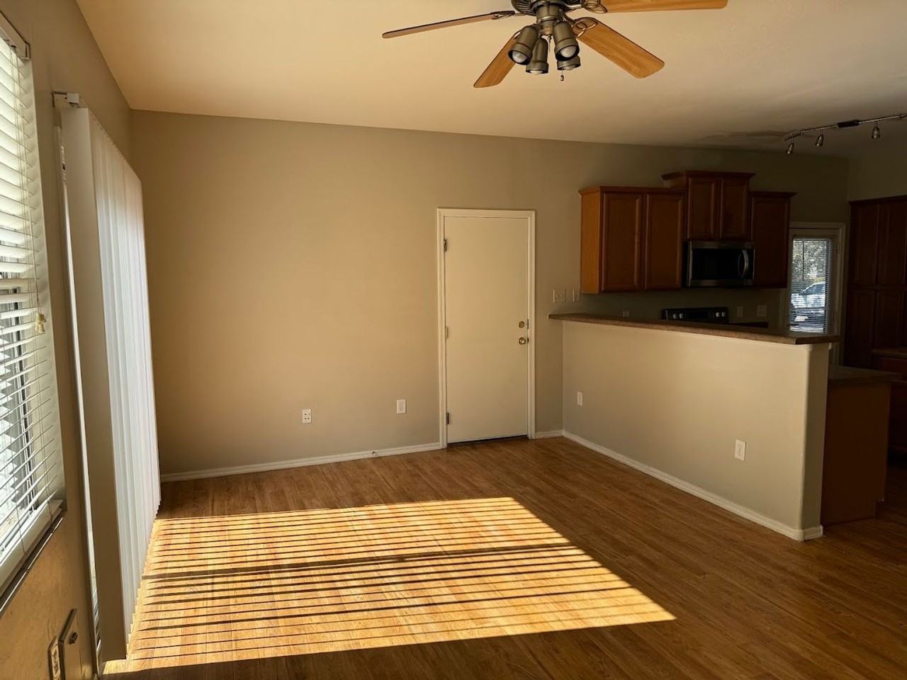 4225 W Irwin Ave - Photo 7 of 23