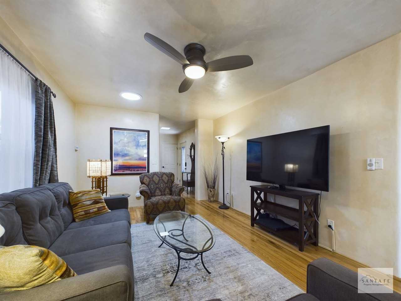 303 Sena St - Photo 5 of 30