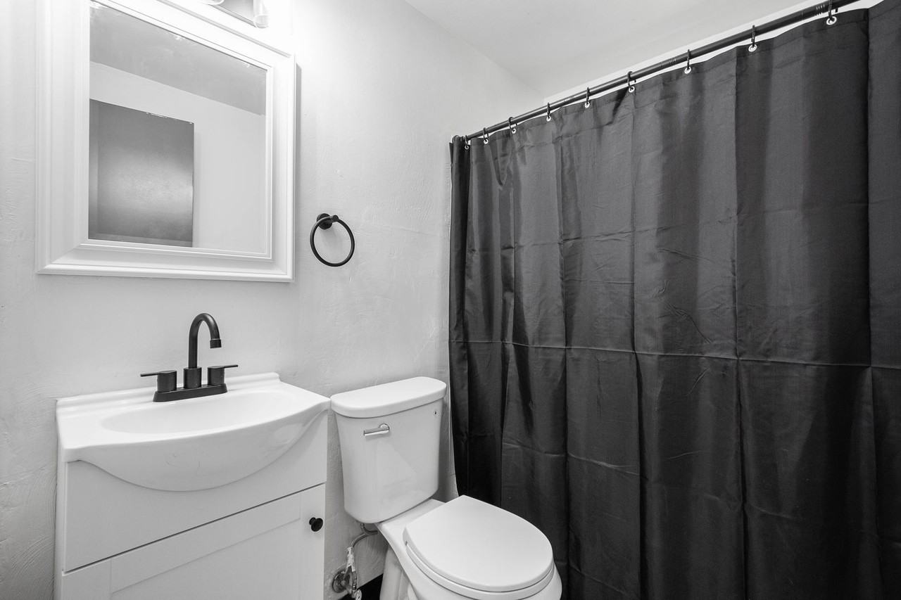 108 Bruce St - Photo 2 of 20