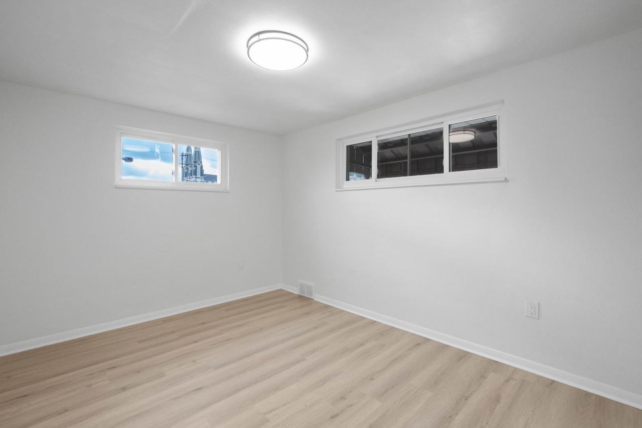 108 Bruce St - Photo 6 of 20