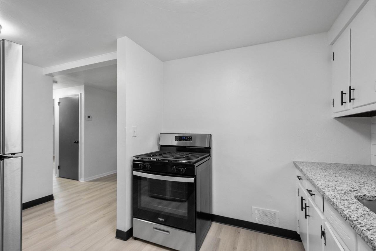 108 Bruce St - Photo 7 of 20