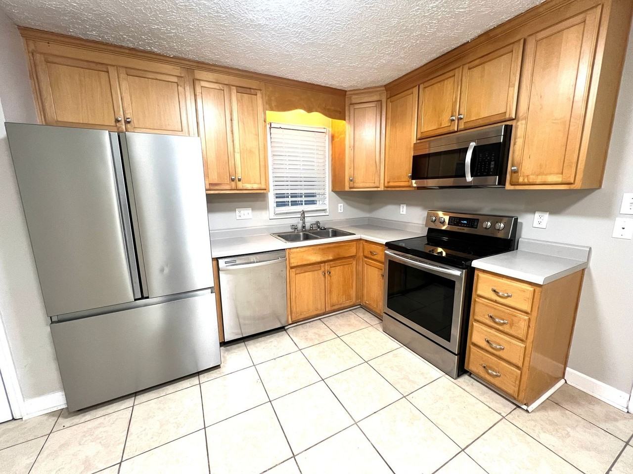 65 Dumot Ct - Photo 4 of 17