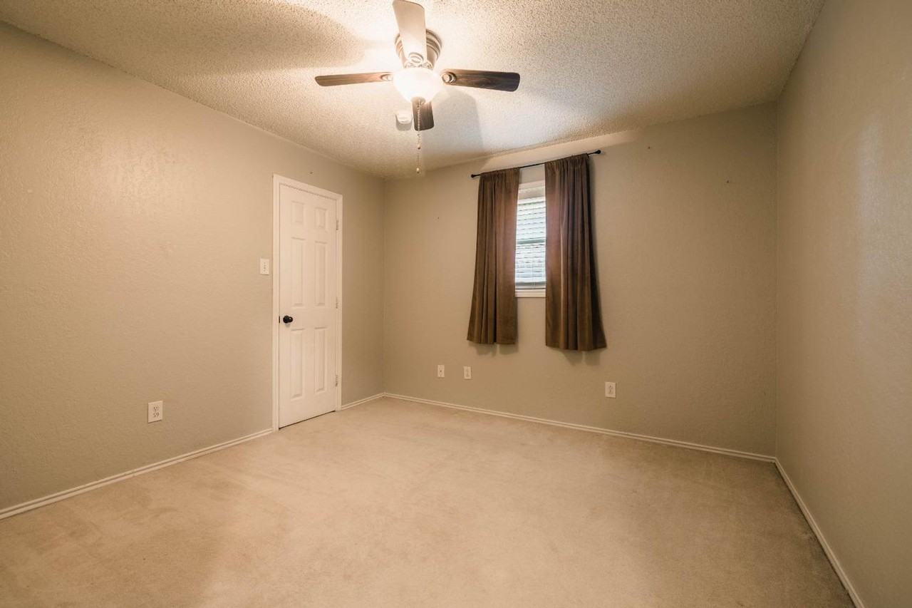 4522 79th St - Photo 2 of 8