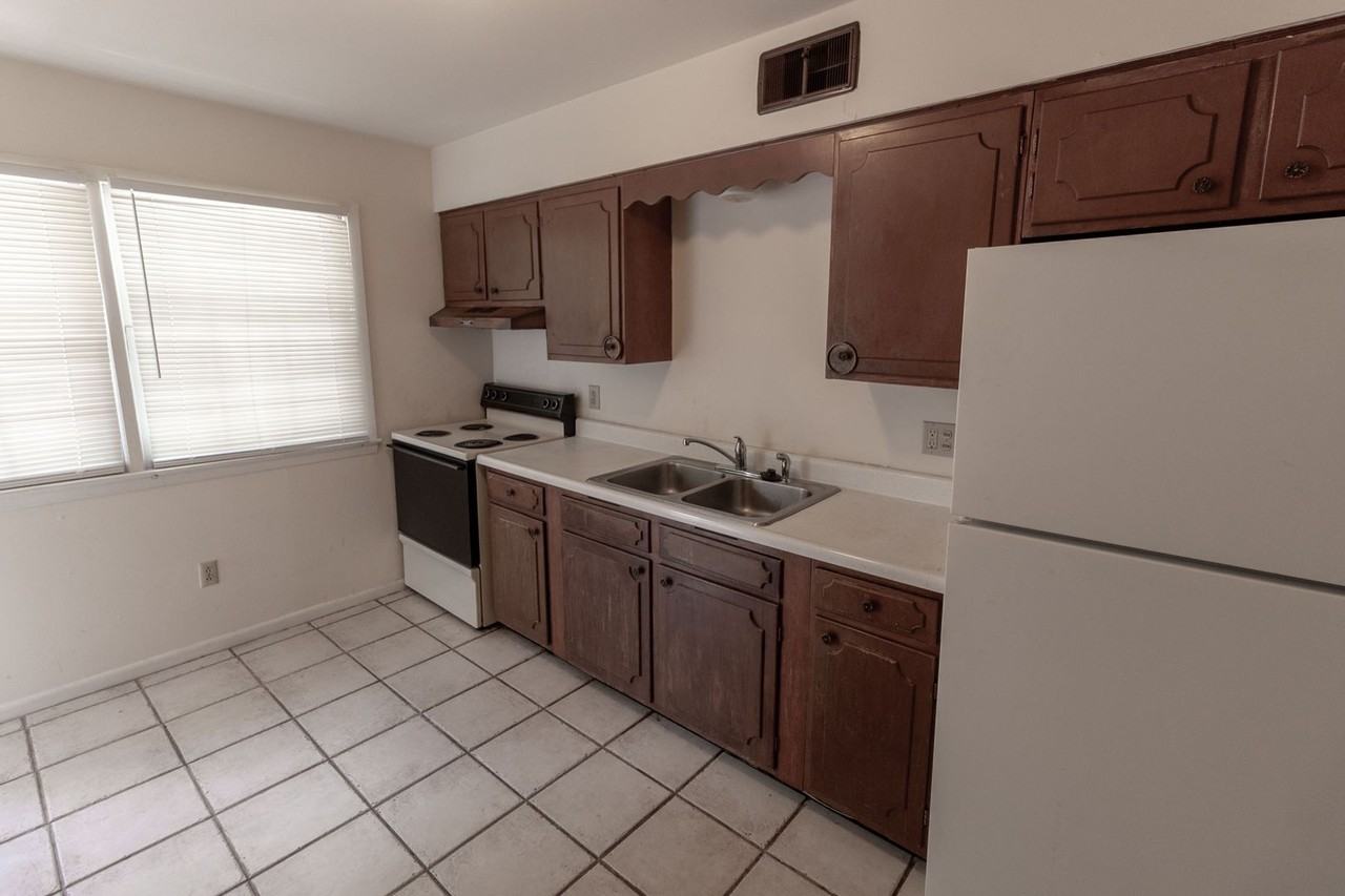 2816 Leeway Dr - Photo 2 of 24