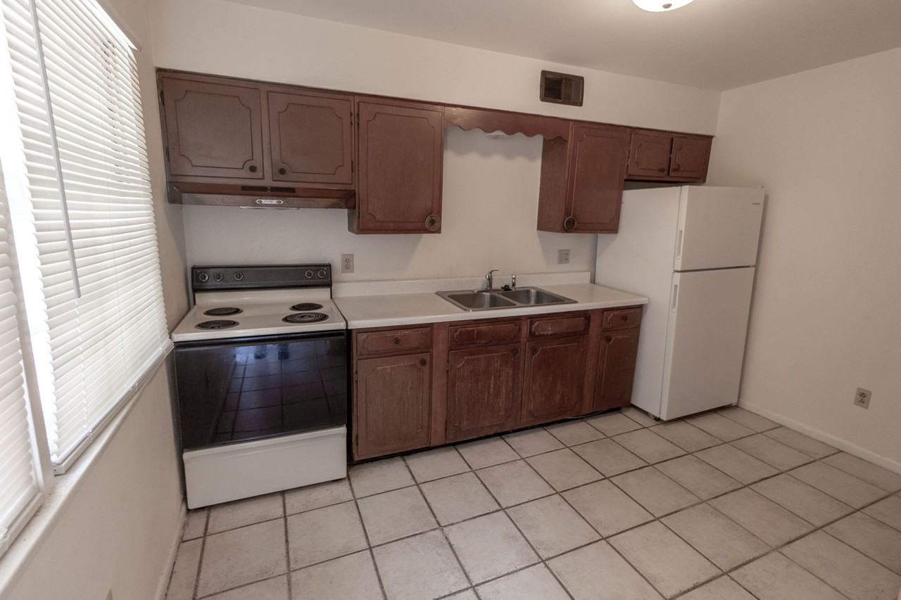 2816 Leeway Dr - Photo 3 of 24