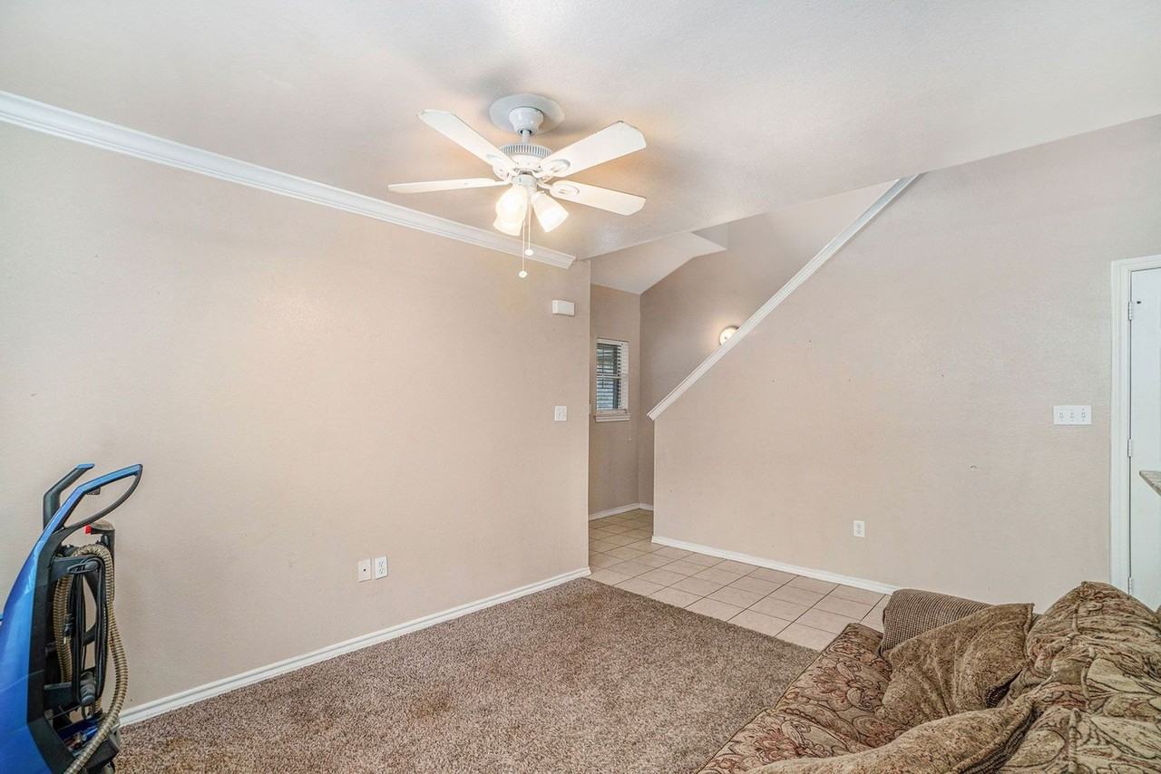 542 Mast Ct - Photo 3 of 22