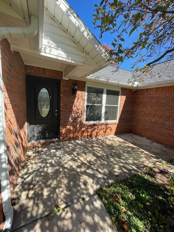 1904 Sw Spruce Rd - Photo 2 of 24