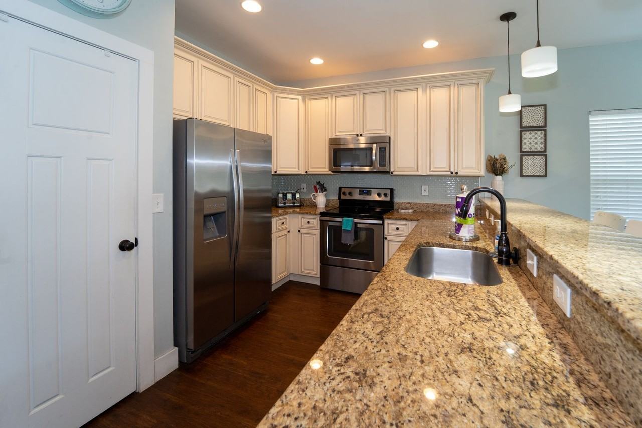 228 Herada St - Photo 7 of 34