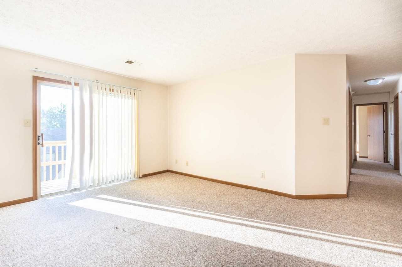 3230 E John Hinkle Pl Apt L - Photo 2 of 10