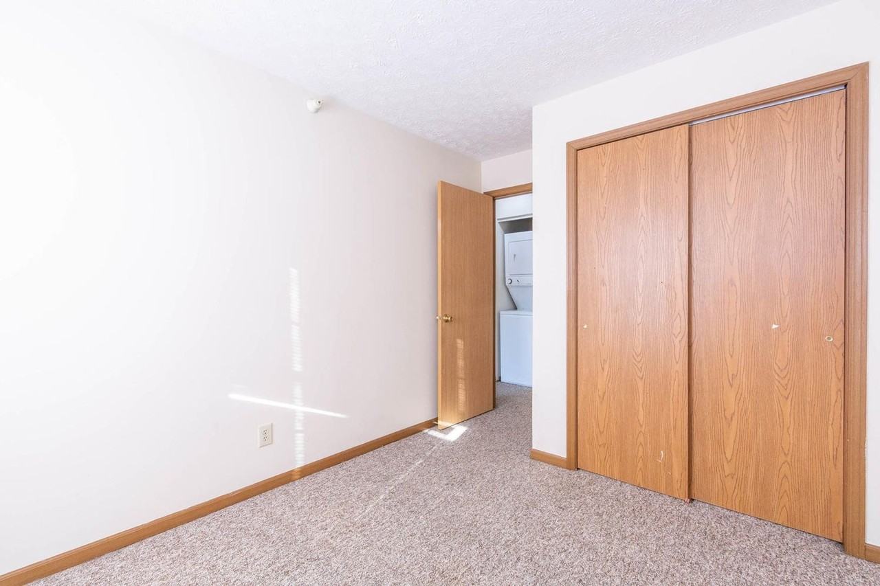 3230 E John Hinkle Pl Apt L - Photo 3 of 10