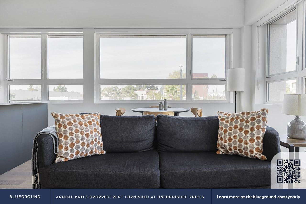 701 South Hudson Avenue - Photo 4 of 28