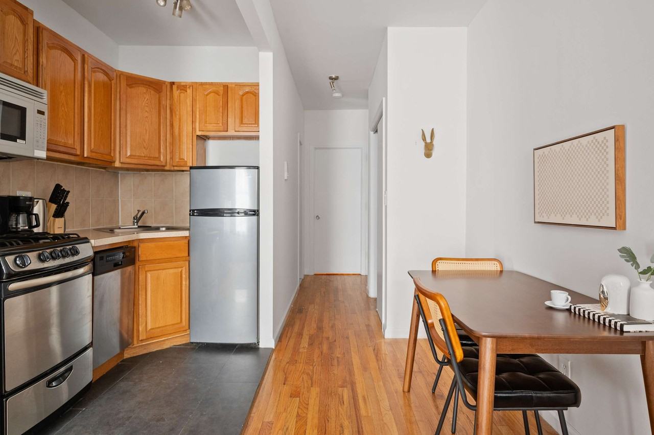 829 9th Ave #1038655P - Photo 6 of 12