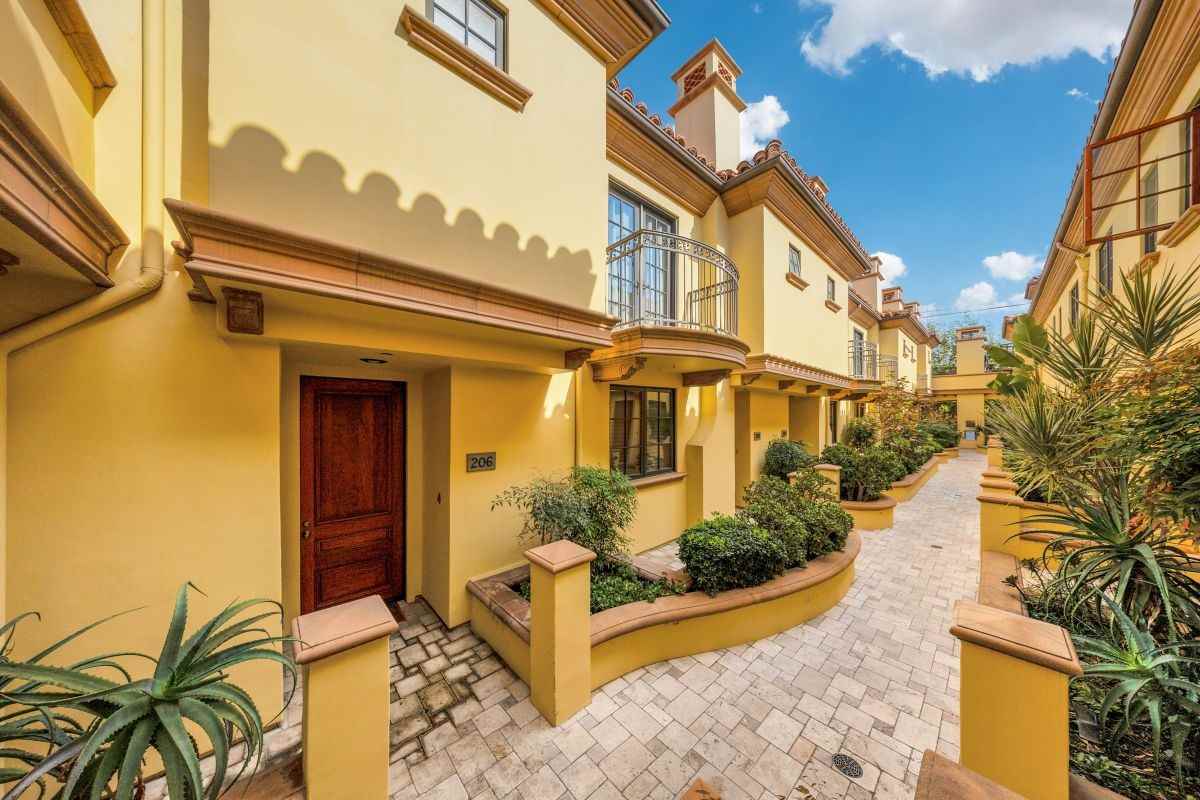 985 N Michillinda Ave ##206 - Photo 2 of 25