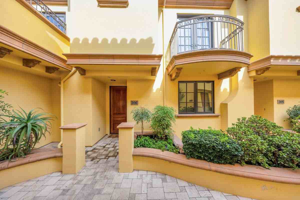 985 N Michillinda Ave ##206 - Photo 3 of 25