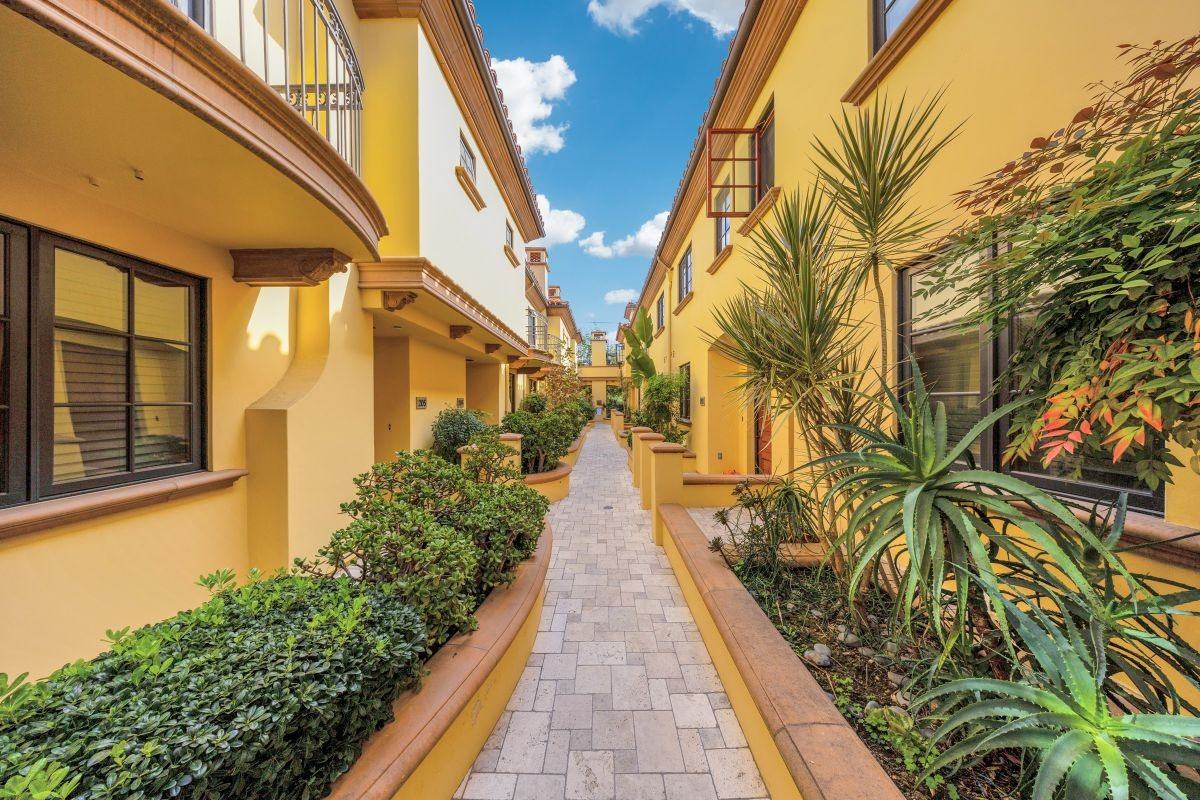 985 N Michillinda Ave ##206 - Photo 4 of 25