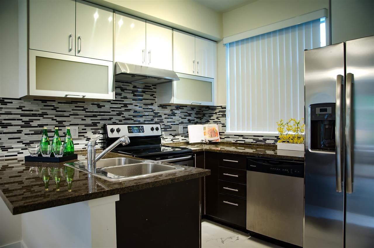 5568 Kings Road - Photo 5 of 11