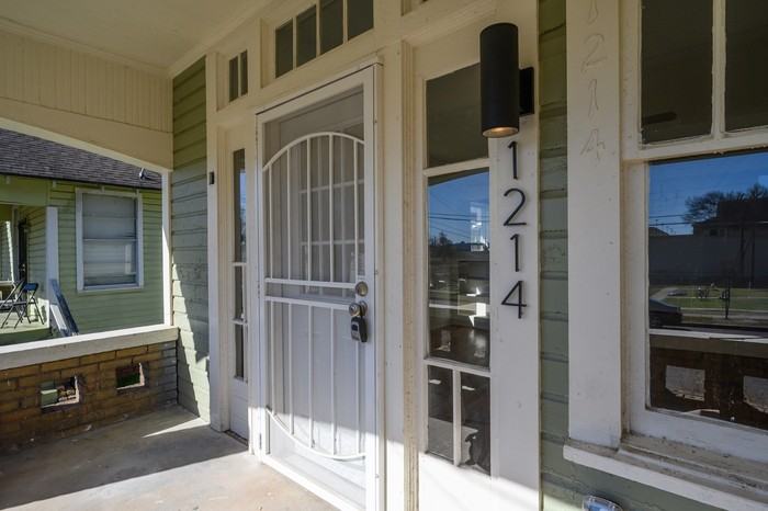 1214 10th Ave N #1 - Photo 2 of 10