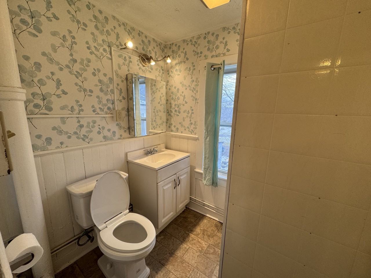 39 Grant Ave #4 - Photo 2 of 4