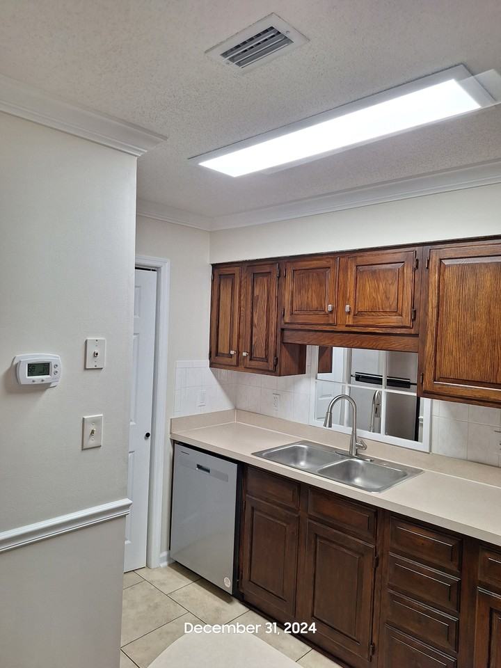 1205 Erin Way #G - Photo 4 of 19