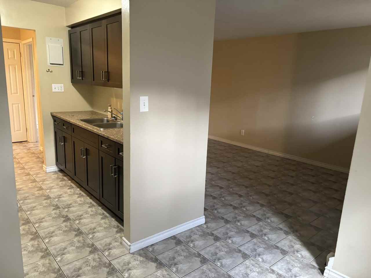 30 2-30 Westmount Road West #2 - Photo 2 of 15