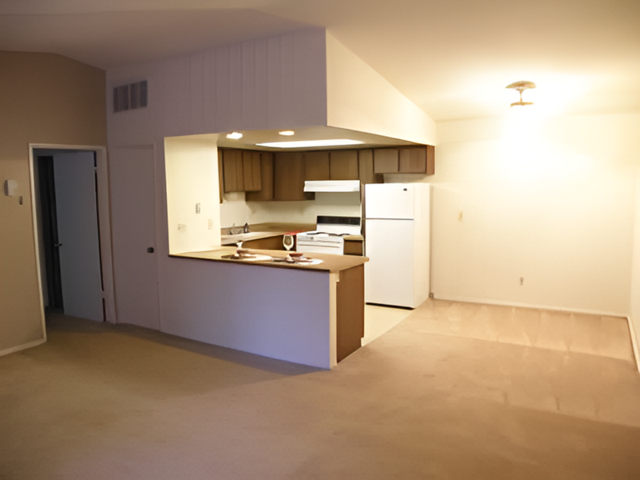 BRIARWOOD APTS - Photo 5 of 16