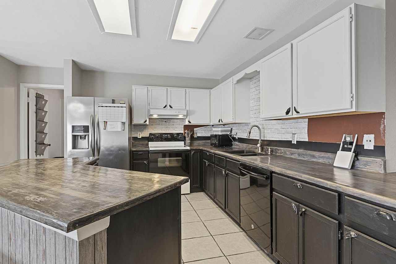 Stunning San Antonio Home in a Prime Location! - Photo 5 of 18