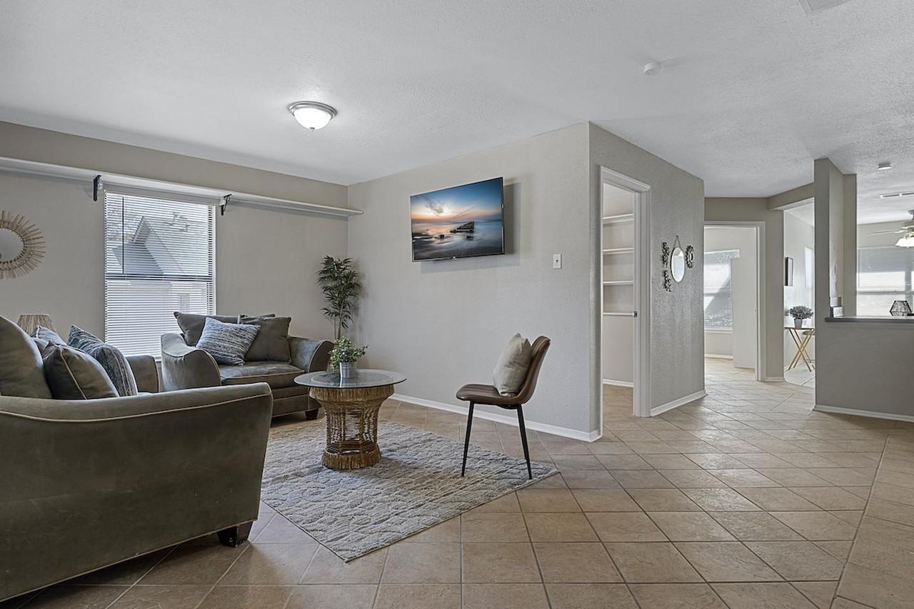 Stunning San Antonio Home in a Prime Location! - Photo 4 of 18