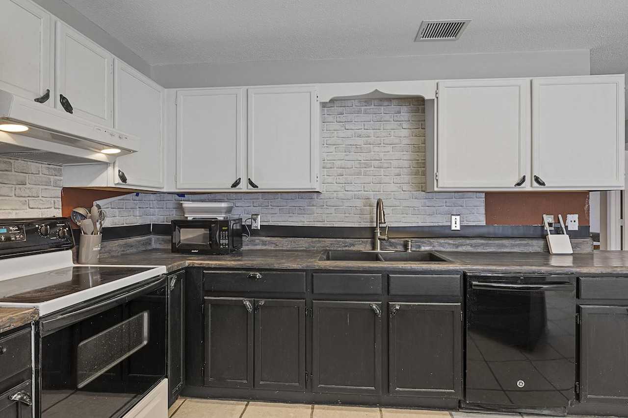 Stunning San Antonio Home in a Prime Location! - Photo 6 of 18