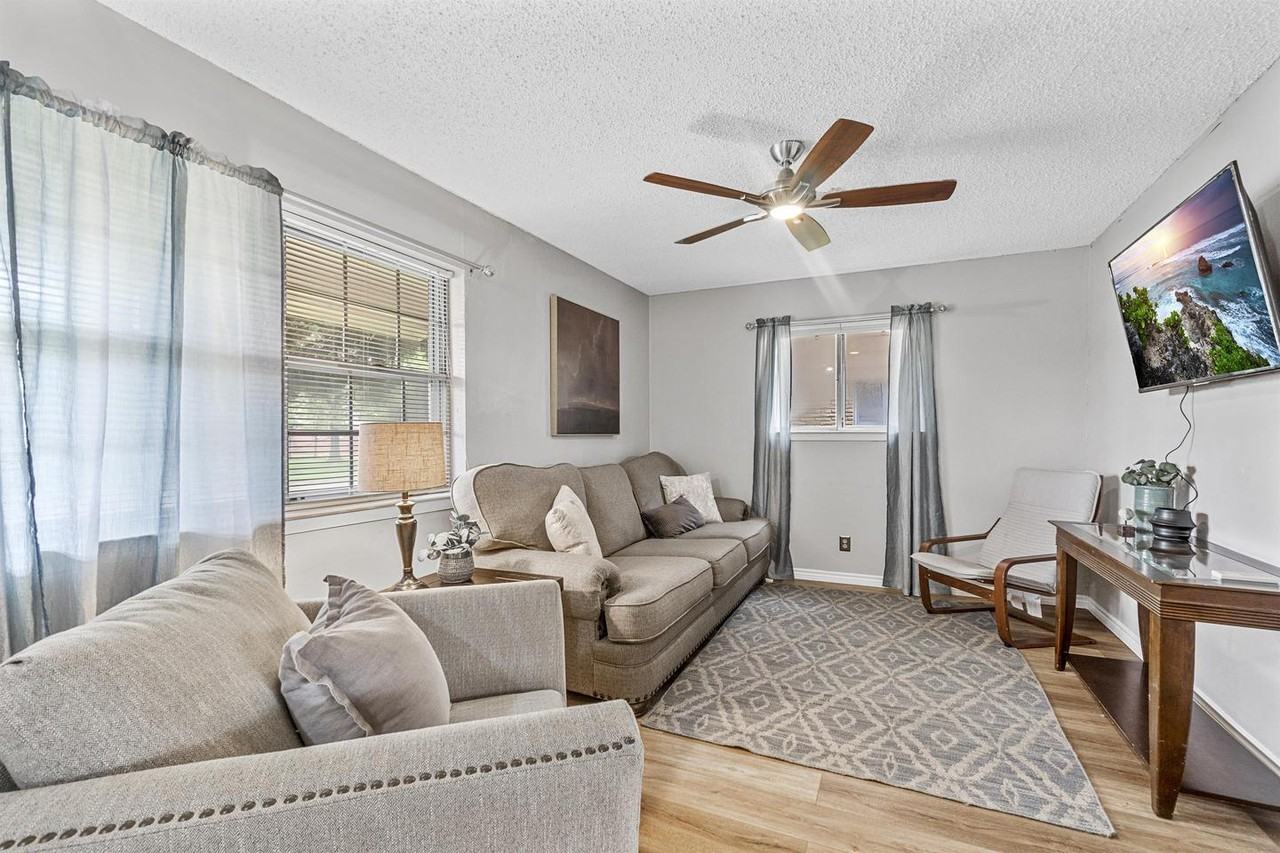 Spacious and Cozy Home in the Heart of Garland - Photo 2 of 19