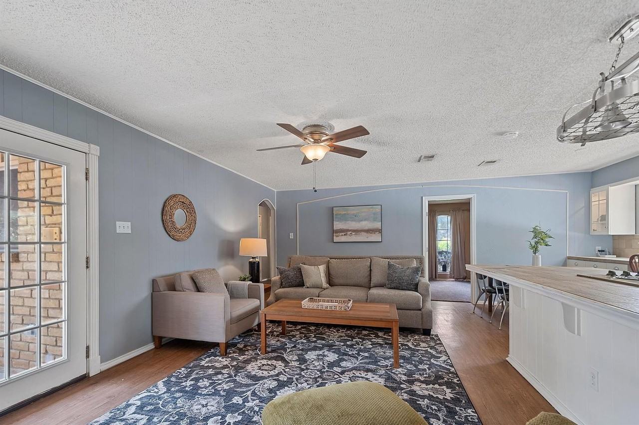 Stylish North Arlington Home in a Prime Location - Photo 5 of 29