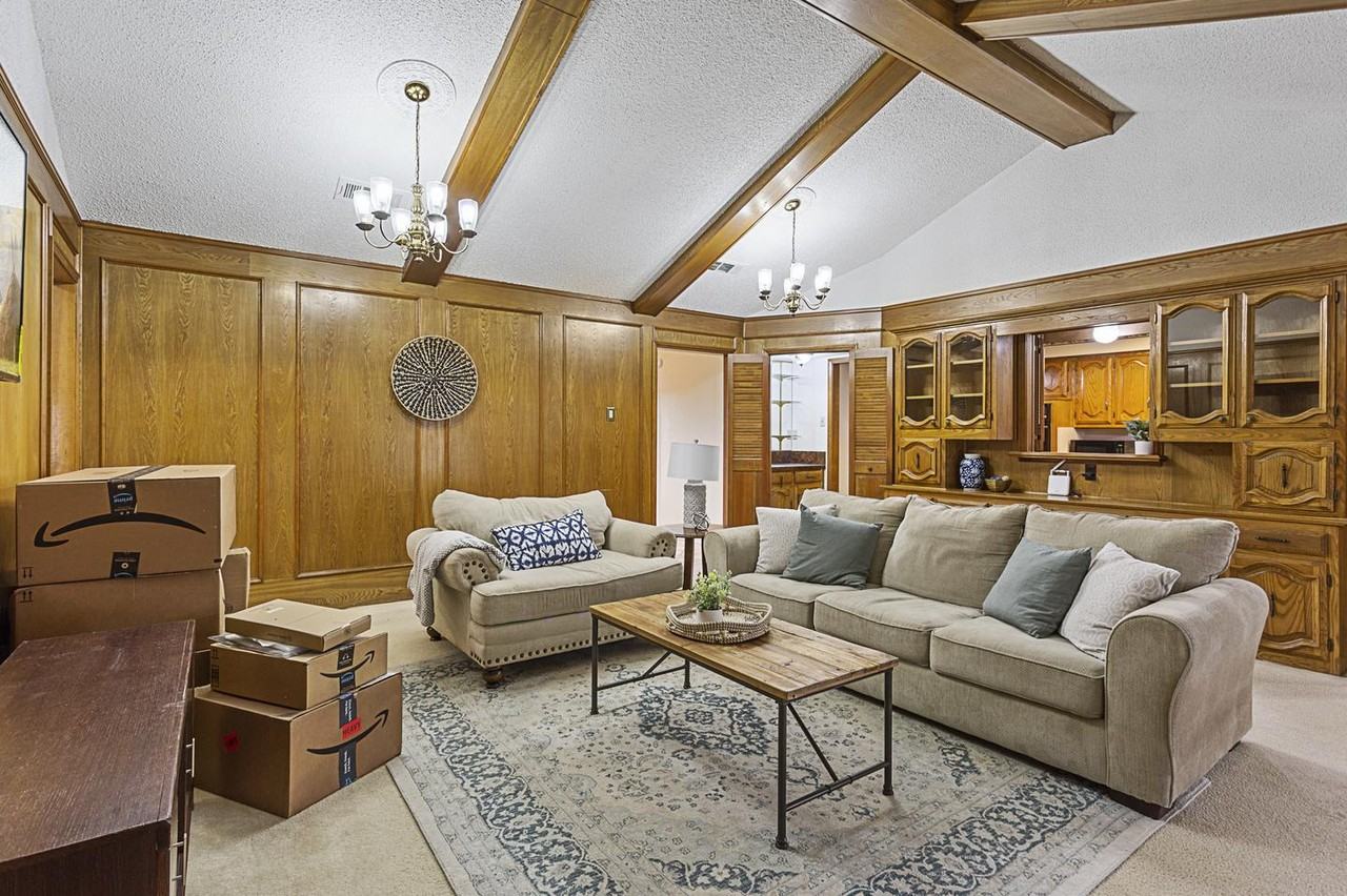 Beautiful DeSoto home offering peaceful surroundings and spacious living! - Photo 2 of 12