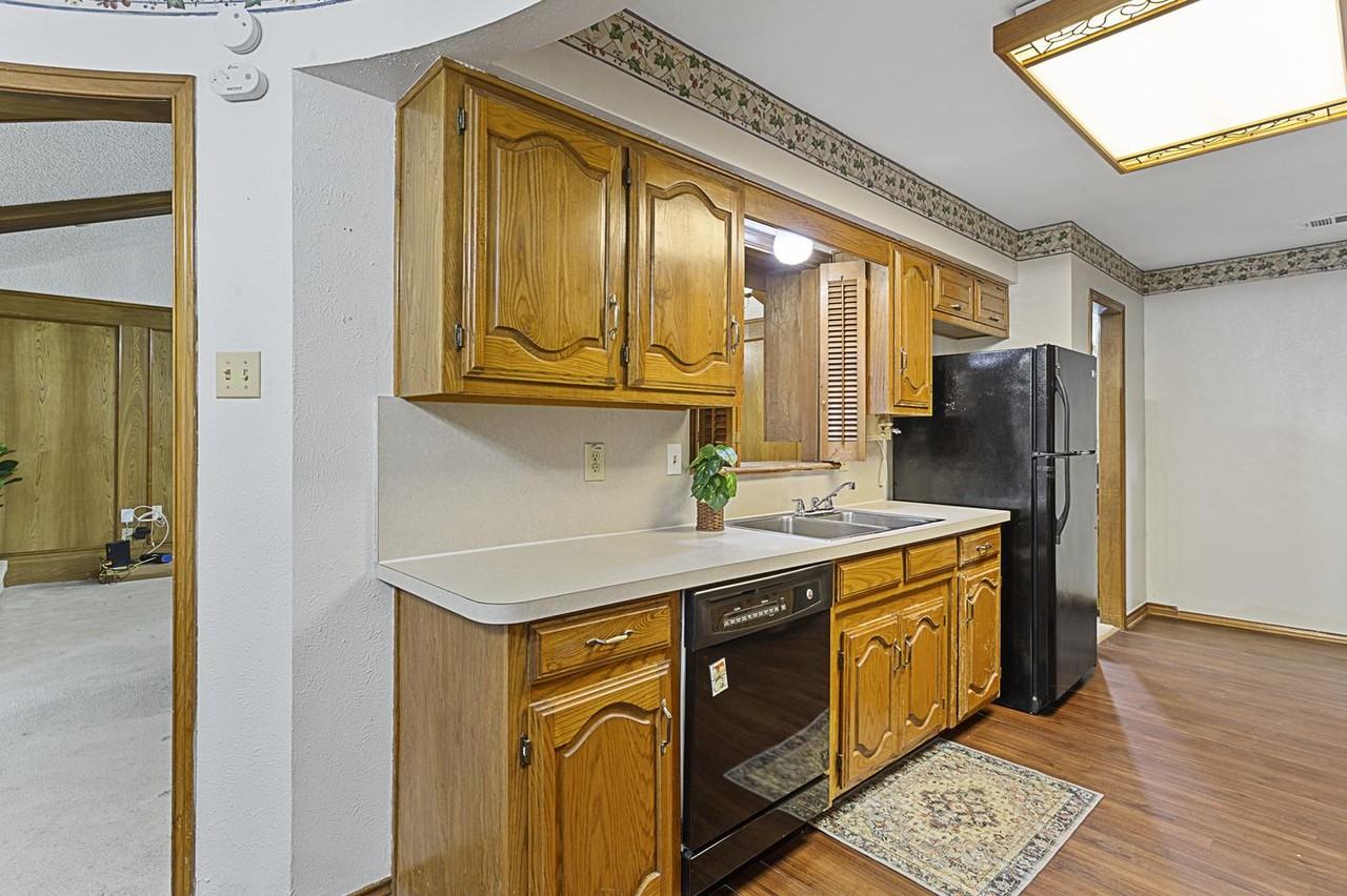 Beautiful DeSoto home offering peaceful surroundings and spacious living! - Photo 5 of 12