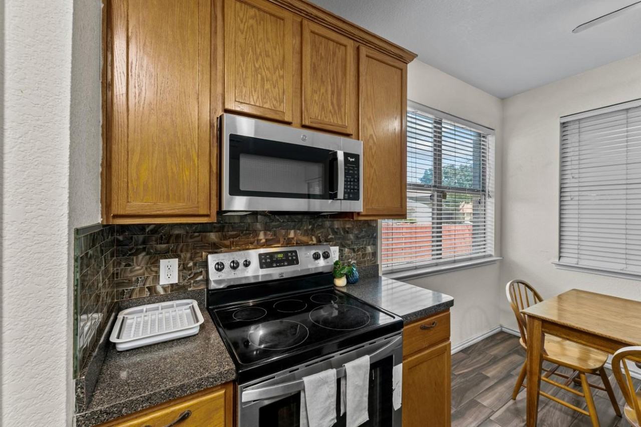 Spacious Co-living Unit For Rent in Dallas - Photo 2 of 14