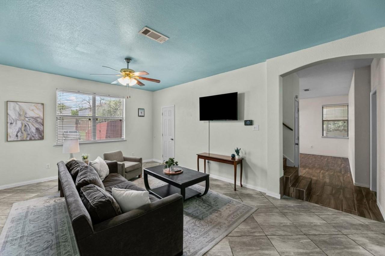 8101 Southern Pine Way - Photo 4 of 19