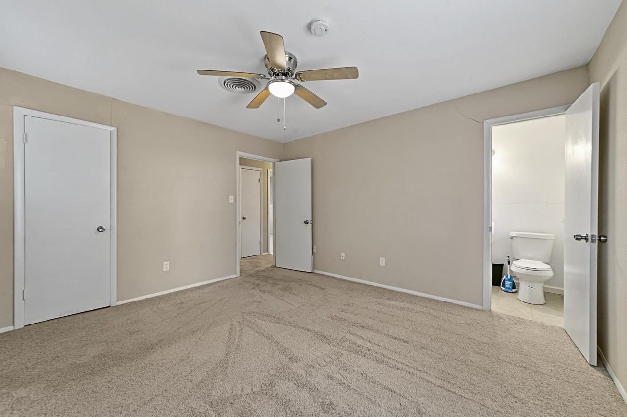 Sophisticated East Fort Worth home near Meadowbrook Golf Course - Photo 5 of 18