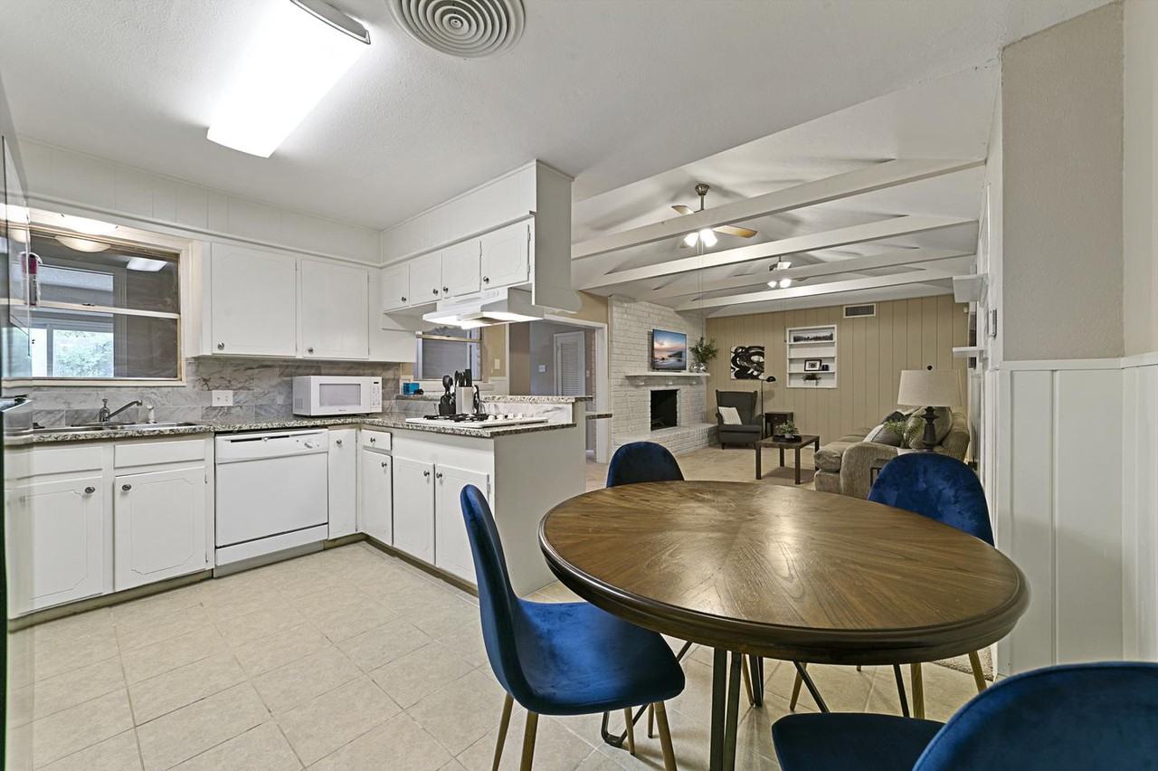 Sophisticated East Fort Worth home near Meadowbrook Golf Course - Photo 2 of 18