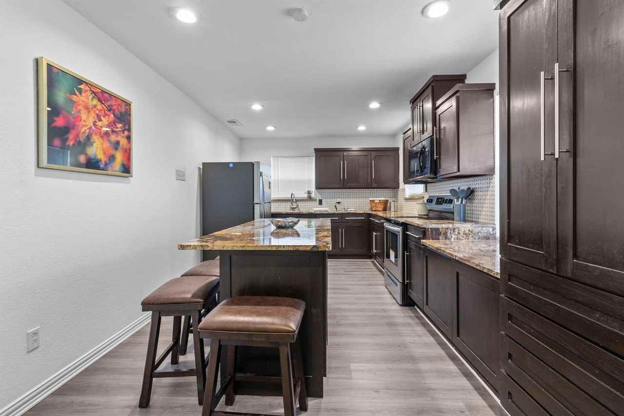 Timeless Dallas beauty near Kiest Park - Photo 5 of 17