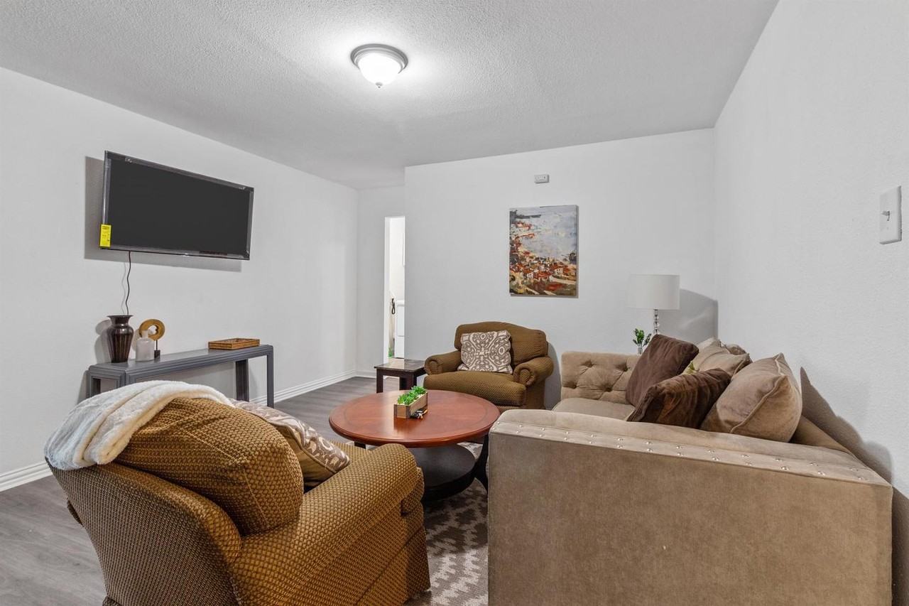 Timeless Dallas beauty near Kiest Park - Photo 2 of 17