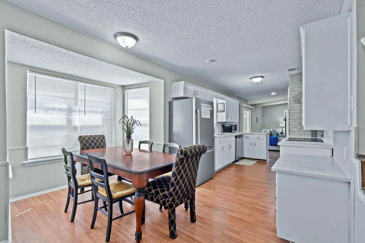 Fort Worth Beauty with Spacious Interiors and a Peaceful Setting - Photo 6 of 16