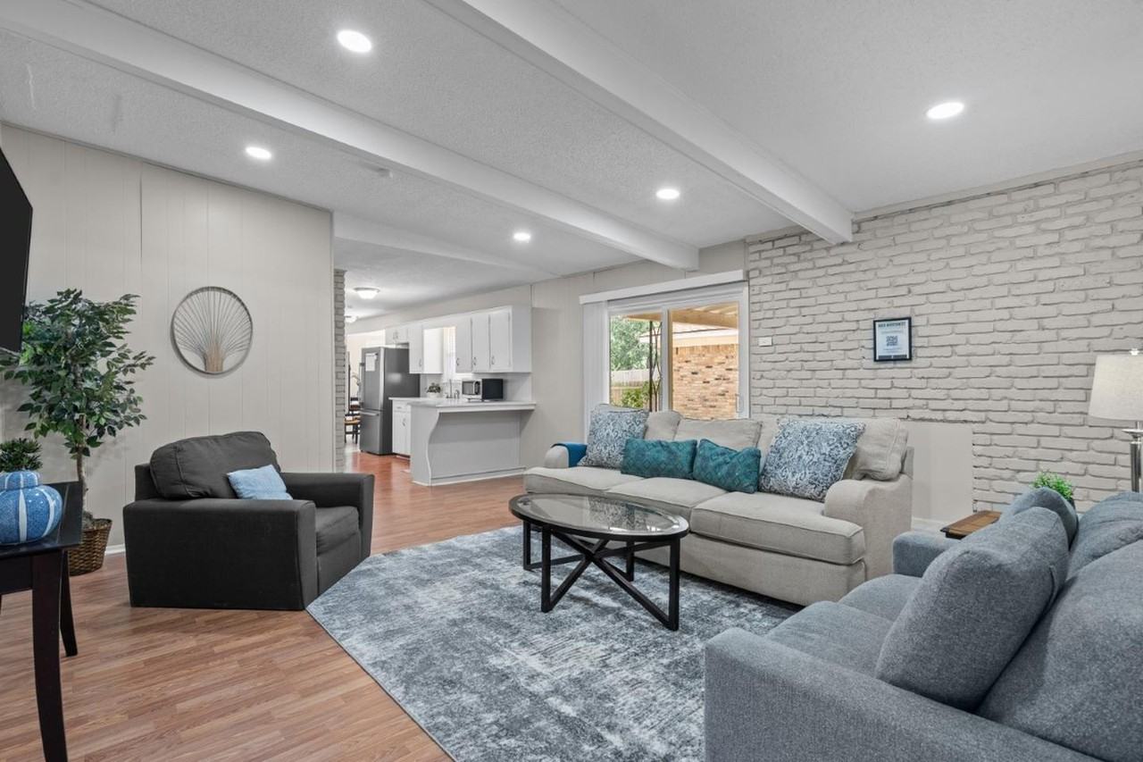 Fort Worth Beauty with Spacious Interiors and a Peaceful Setting - Photo 2 of 16