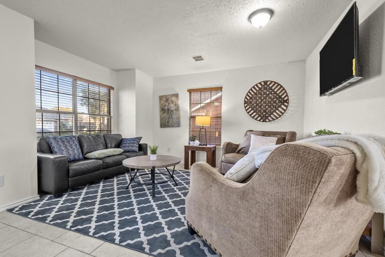 Stylish Arlington retreat minutes from Joe Pool Lake and shopping - Photo 2 of 25