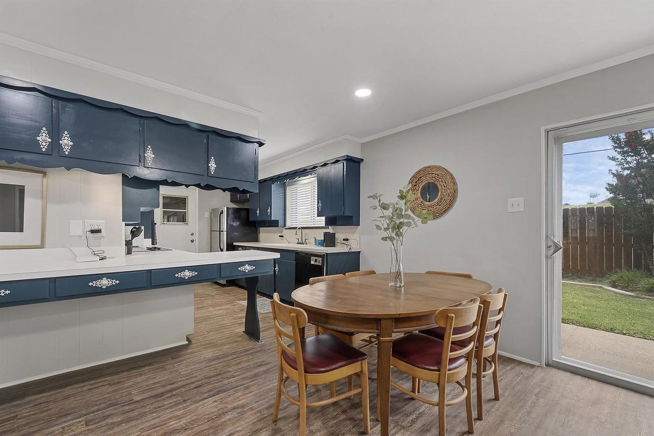 Spacious & Elegant Living in Benbrook - Photo 2 of 31