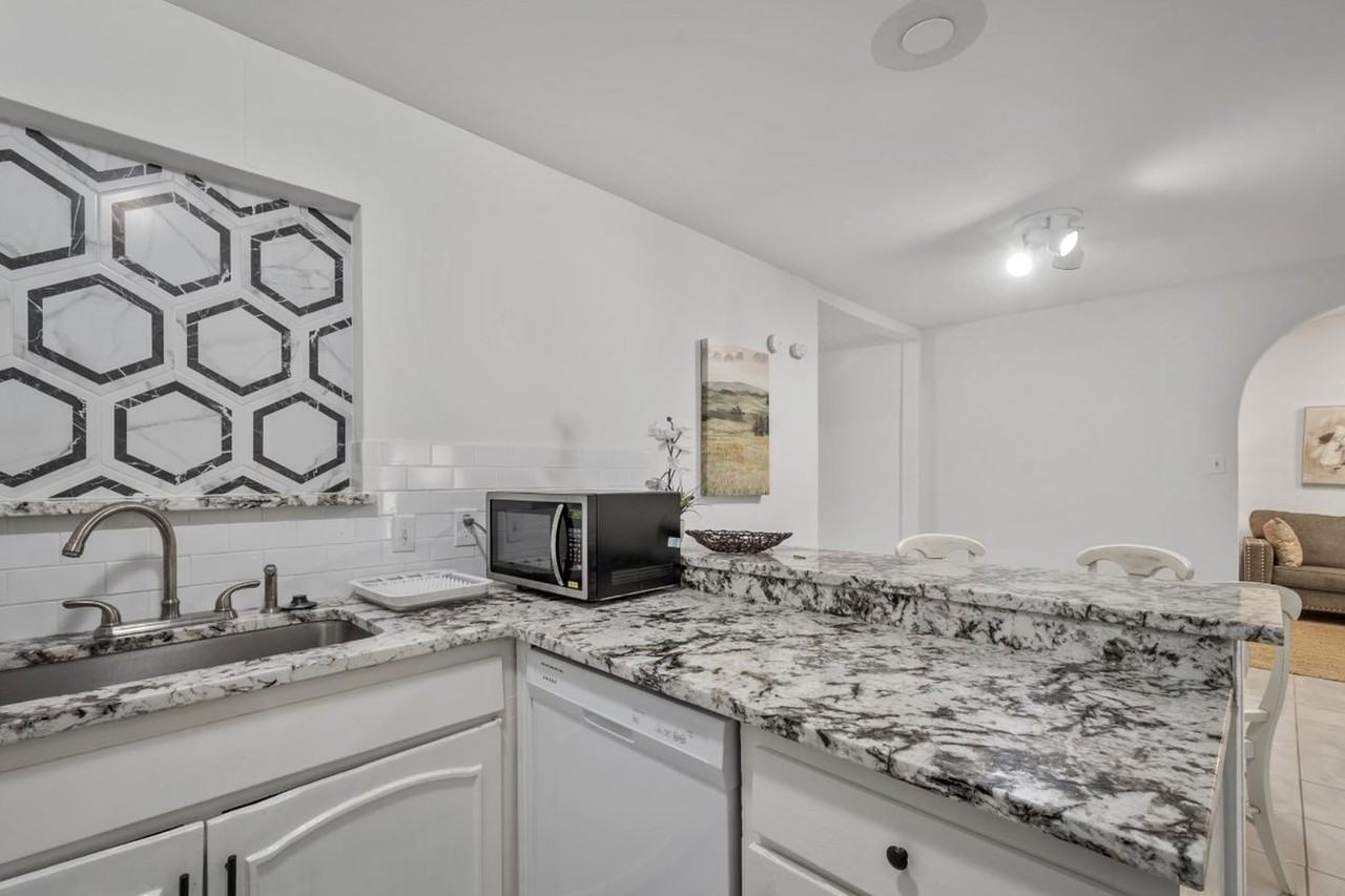1009 High Point Rd - Groups Unit - Photo 6 of 20