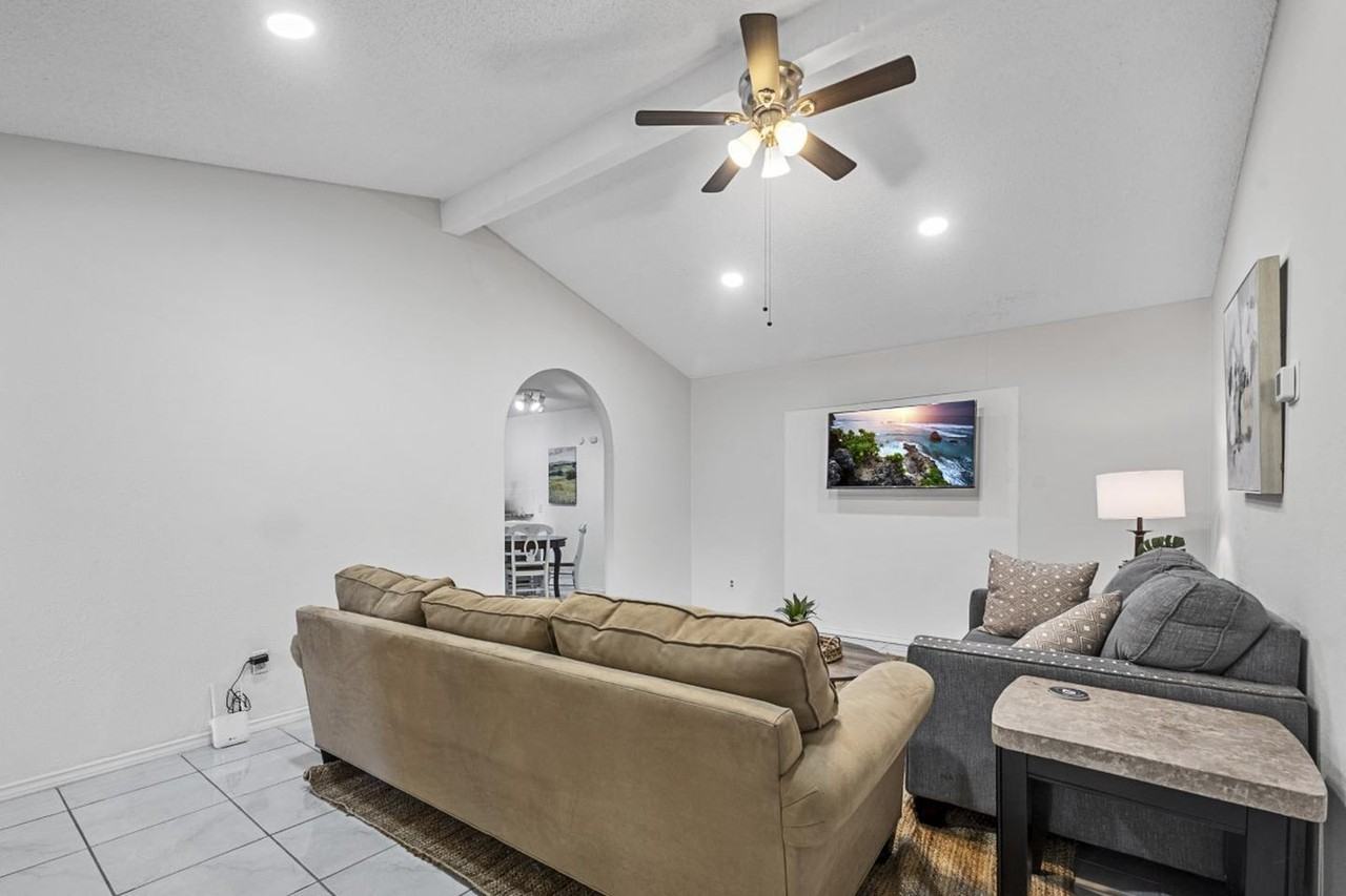 Modern Arlington home near the Parks Mall - Photo 2 of 17