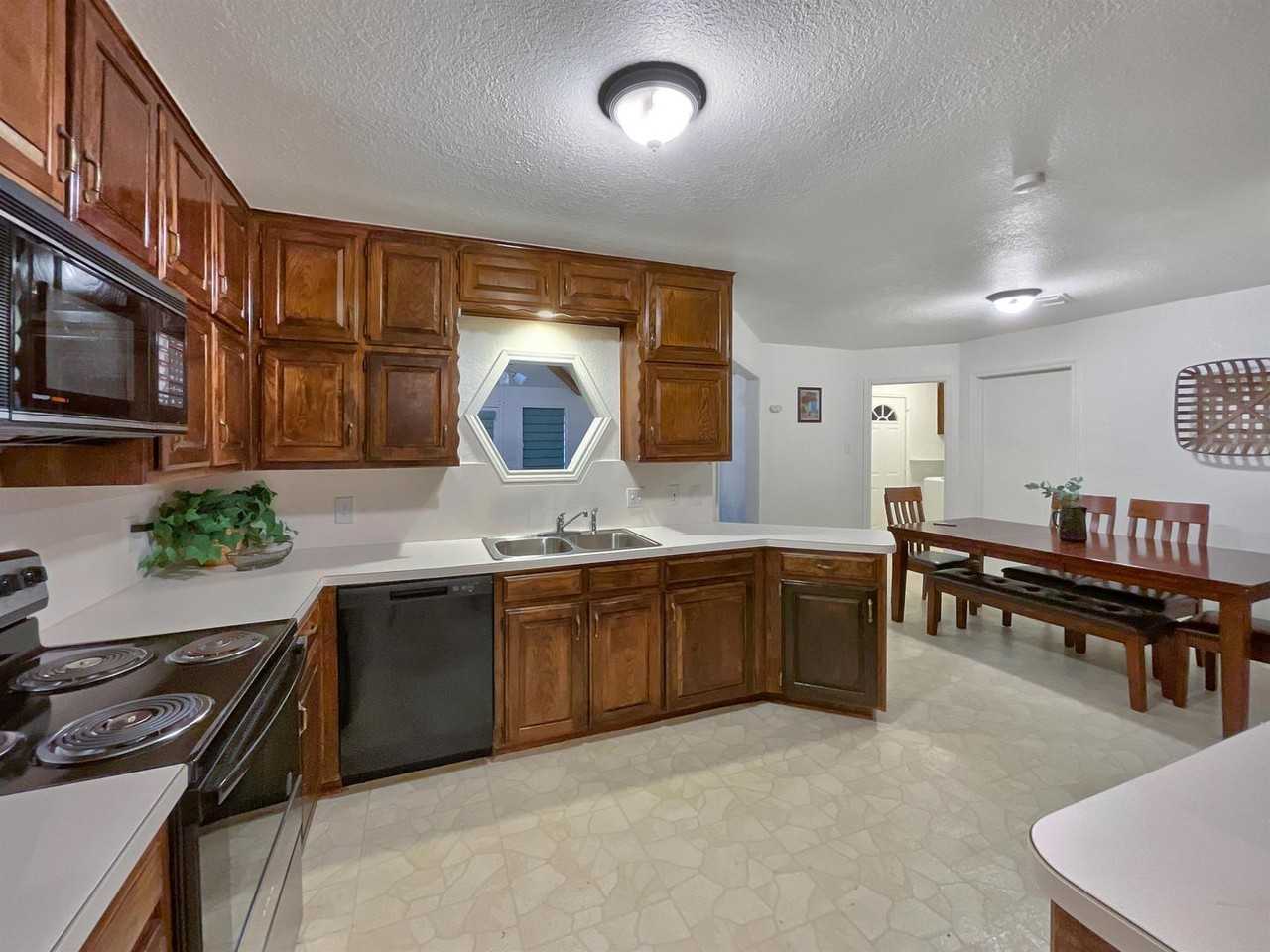 Charming Arlington Home by Rush Creek - Photo 5 of 19