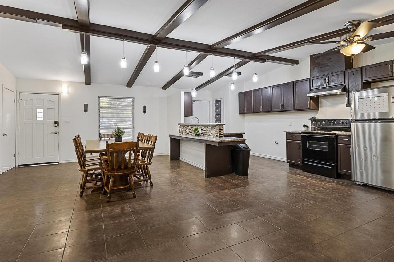 Luxurious Living in San Antonio – A Beautiful Home with Premium Features! - Photo 6 of 21