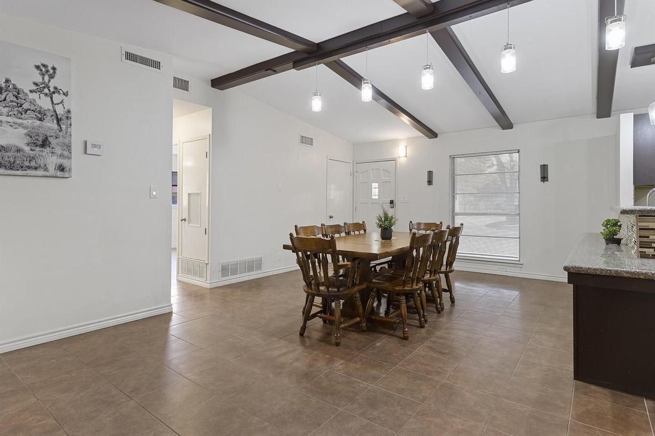 Luxurious Living in San Antonio – A Beautiful Home with Premium Features! - Photo 5 of 21